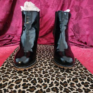 TORY BURCH, SIZE 8.5, SMOOTH, SHINNY BLK LEATHER ANKLE BOOTS
